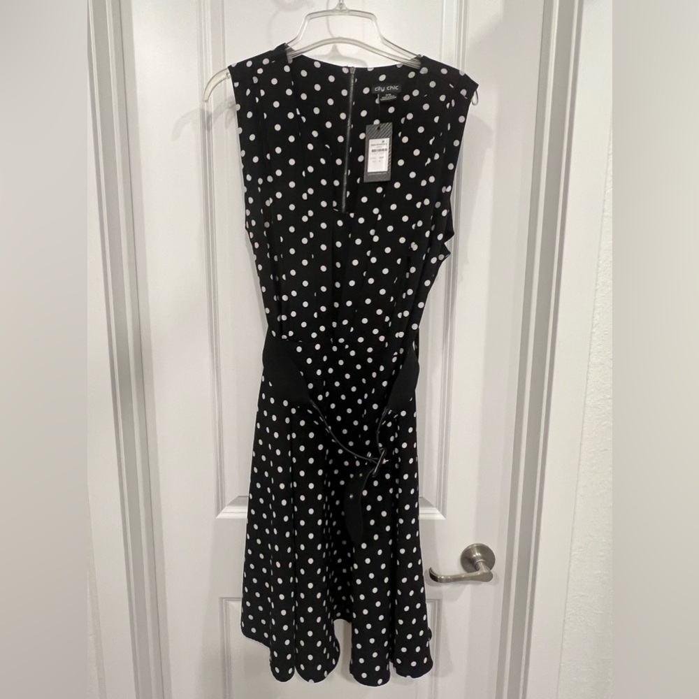 New vintage knee length stunning dress. NWT